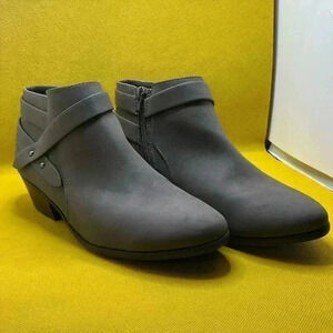 Soda SWEETEN Womens Fashion‎ Multi Strap Ankle Bootie Block Heel Size 8
